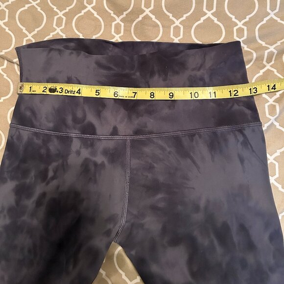 Lululemon Leggings - Gray Pattern - Size 8 - Picture 8 of 11